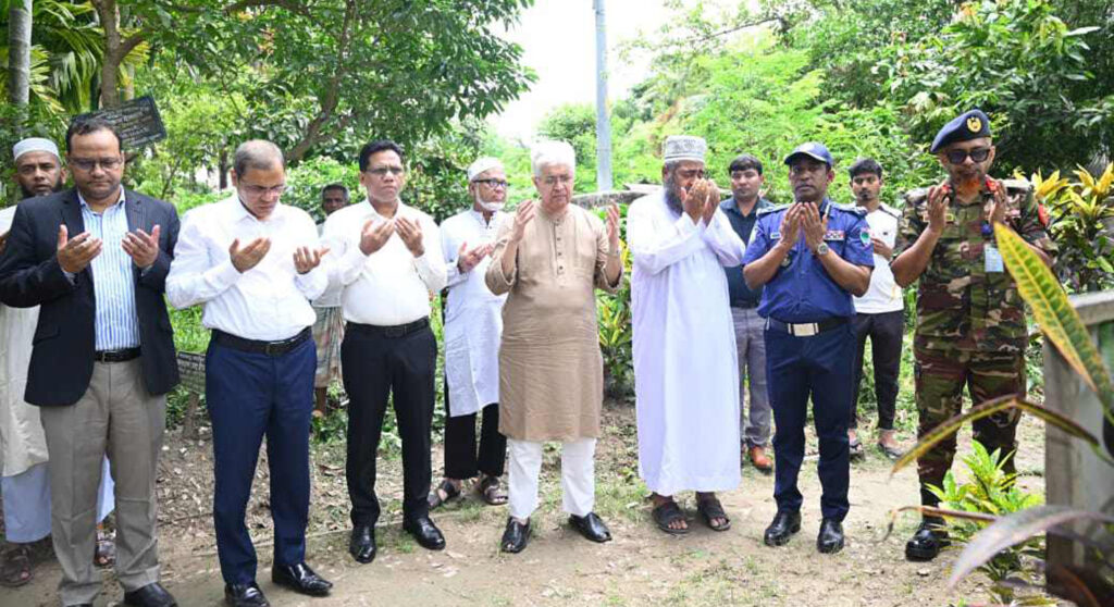 শহীদ সাকিব রায়হানের কবর জিয়ারত করলেন উপদেষ্টা আদিলুর রহমান খান 8 1 13