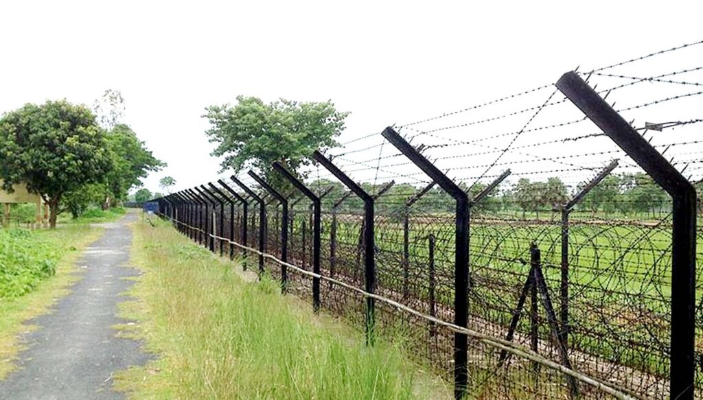 ভারত থেকে অবৈধ পথে আসা ১১ বাংলাদেশি আটক 2 10 4