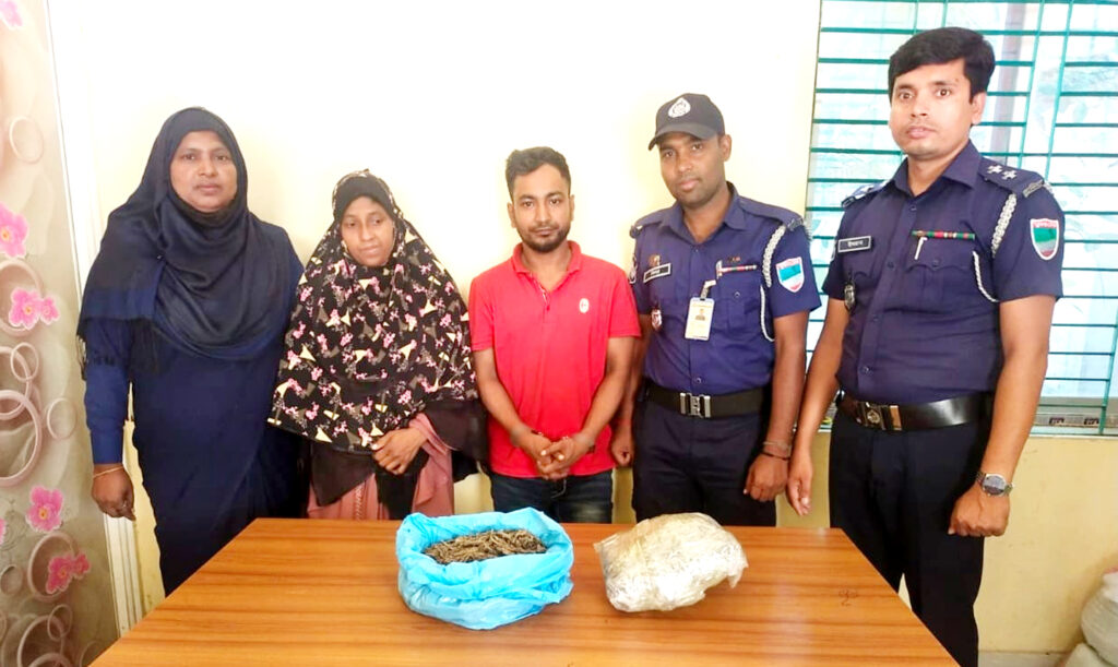 খুলনার রূপসায় দেড় কেজি গাঁজাসহ দুই মাদক ব্যবসায়ী গ্রপ্তোর 9 11 10