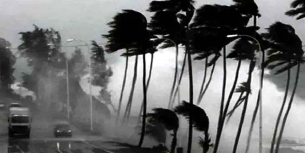 মধ্যরাতে ঢাকাসহ দেশের ১১টি জেলায় ঝড়ের পূর্বাবাস, গতিবেগ সর্বোচ্চ ৬০ কিলোমিটার 6 12