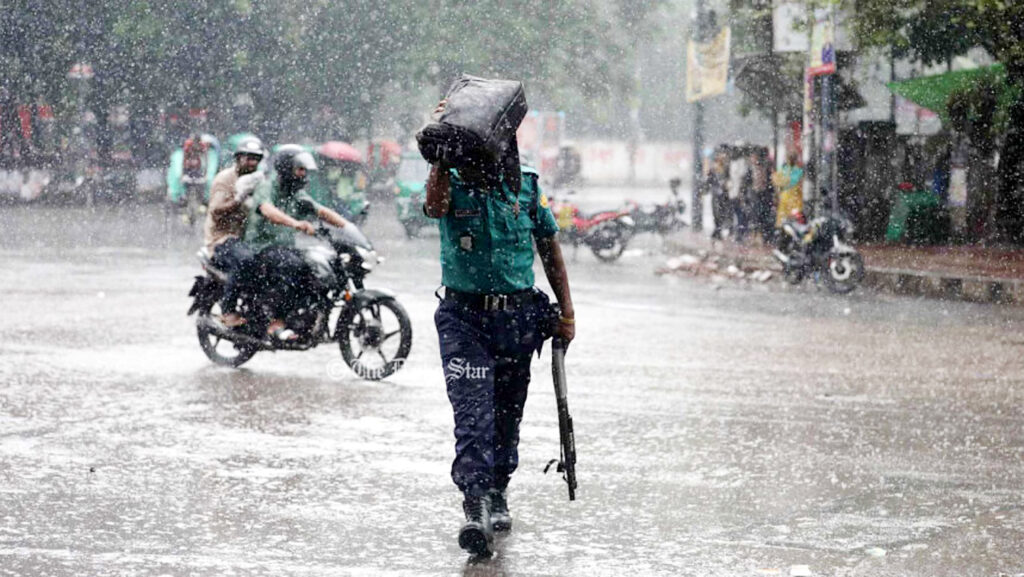 ঢাকাসহ দেশের নানা স্থানে বৃষ্টি, ভারী বর্ষণের সতর্কবার্তা 5 17 2