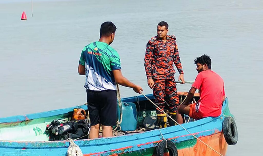 ১৮ ঘণ্টা পর সাগরে নিখোঁজ কিশোরের লাশ উদ্ধার 2 2 5