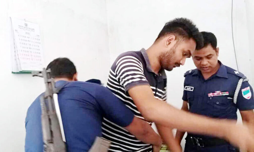 ইসলামী বিশ্ববিদ্যালয়ে পরীক্ষা দিতে এসে ছাত্রলীগ নেতা গ্রেপ্তার 1 21 1