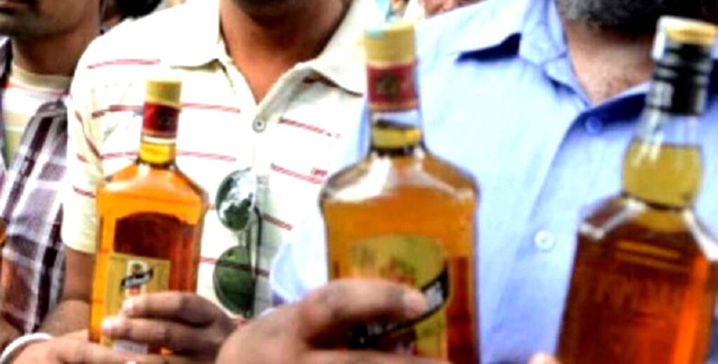 ভারতের পাঞ্জাবে ভেজাল মদপানে ১৪ জনের মৃত্যু 2 9