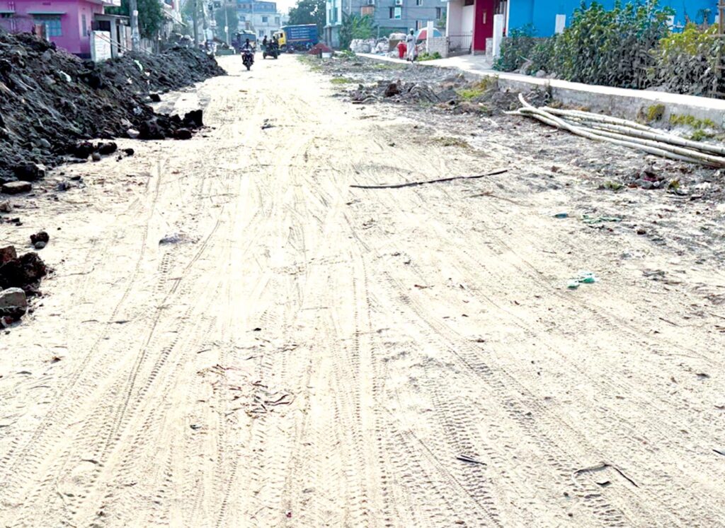 ১১ বছর পর পুনর্নির্মাণ হচ্ছে বাস্তুহারা সংযোগ সড়ক, ব্যয় ২৪ কোটি টাকা 2 1 4