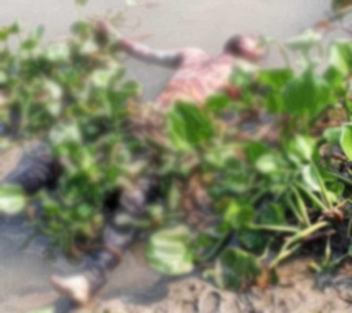 খুলনায় নদী থেকে অজ্ঞাত যুবকের অর্ধগলিত মরদেহ উদ্ধার 5 1 5