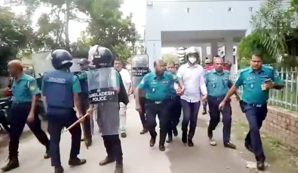 খুলনার সাবেক ওসি হাসান আল মামুন কারাগারে 3 11 5
