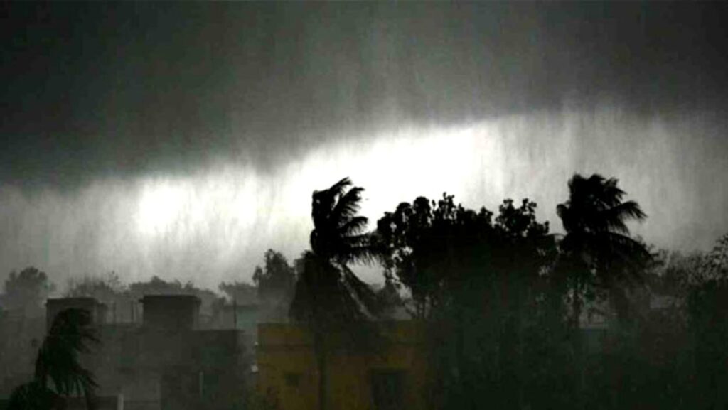 রাতের মধ্যে দেশের ৯ অঞ্চলে ৬০ কিমি বেগে ঝড়ের পূর্বাভাস 4 18
