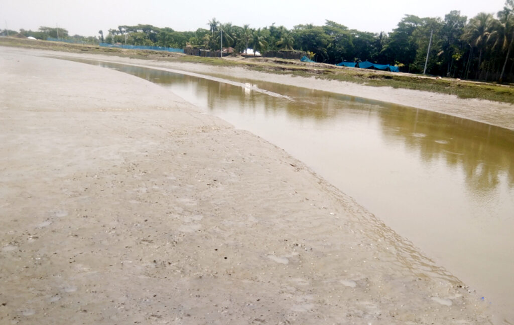 রামপালে ৫ নদী ও ৮৩ খাল আবারও নাব্যতা সংকটে 9 6 7