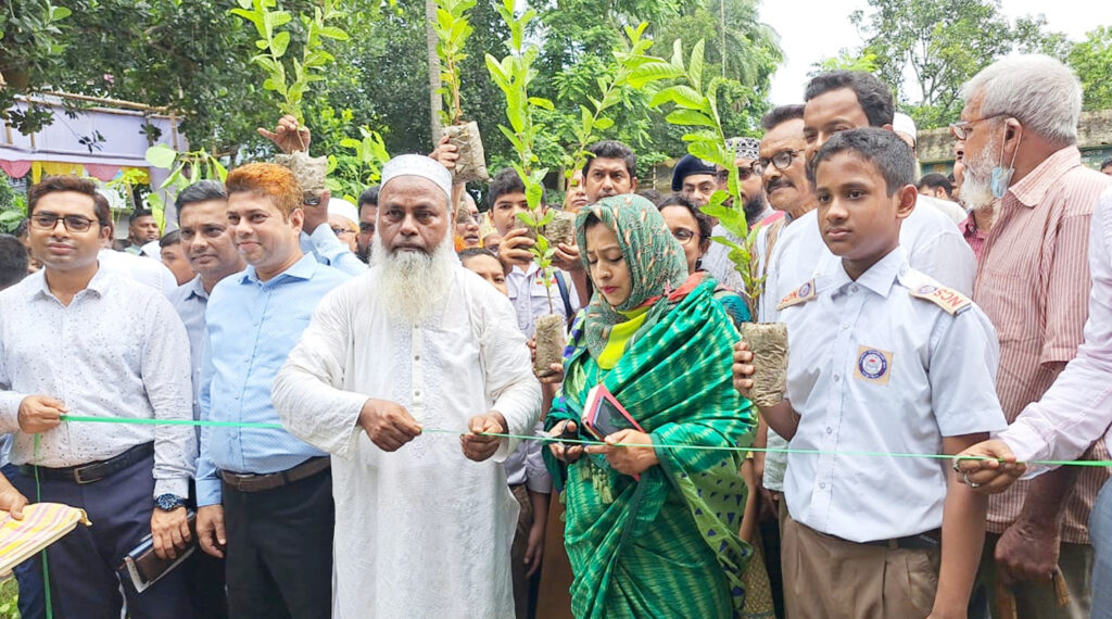 নড়াইলে সপ্তাহব্যাপী বৃক্ষরোপন অভিযান ও বৃক্ষমেলার উদ্বোধন 7 11 17