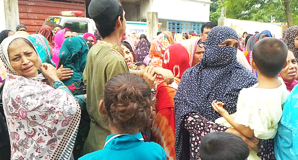 দৌলতপুরে দাফন হলো বিমান বিধ্বস্থে নিহত রজনী ইসলামের 1 23